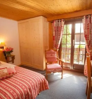 فندق مبيت وإفطار Aux Mille Etoiles 3*